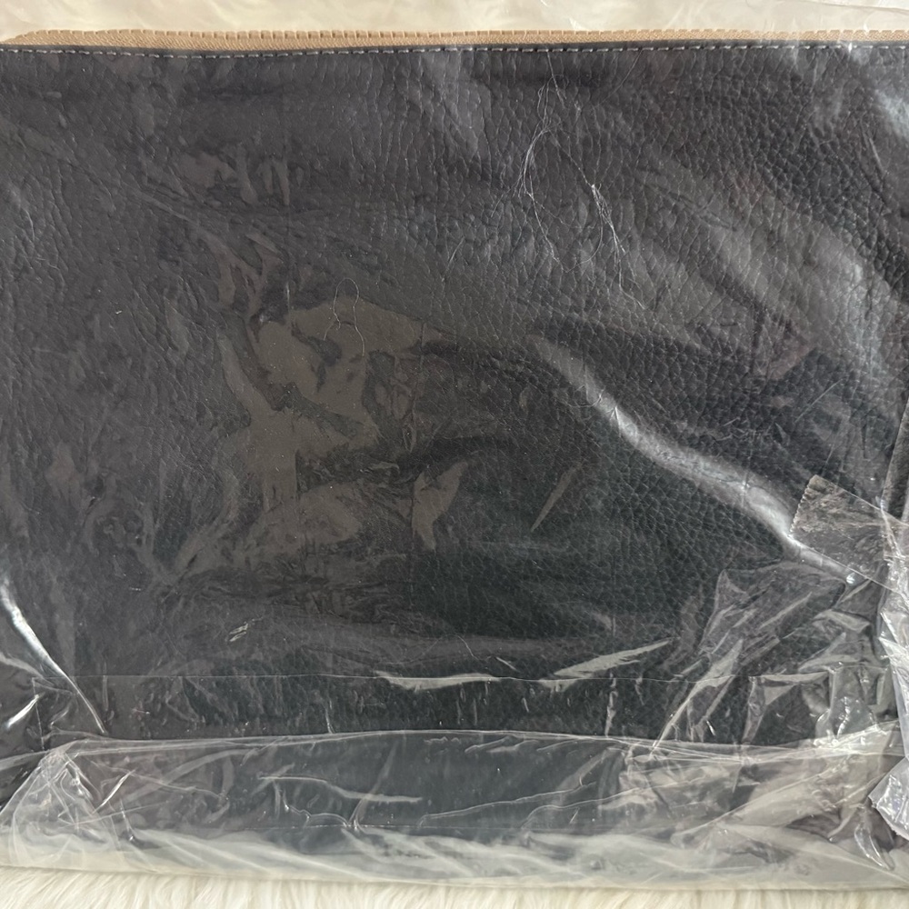 Consuela Limited Edition Sold Out Minty Large Zip Pouch - Picture 2 of 3